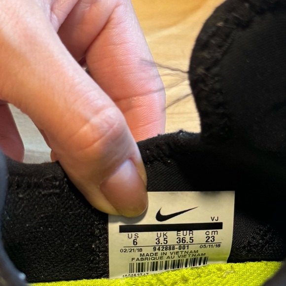 Nike Black Trainiy Shoes - Picture 4 of 4